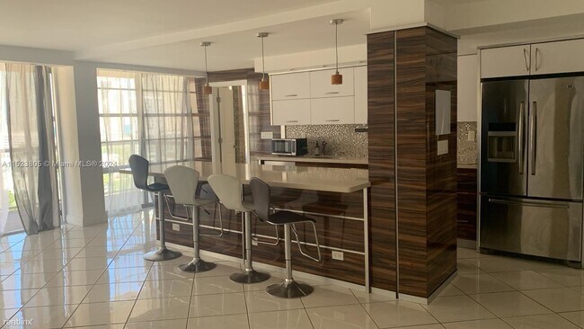 Foto del edificio - 2 br, 2 bath Condo - 230 174th St Apt 1609