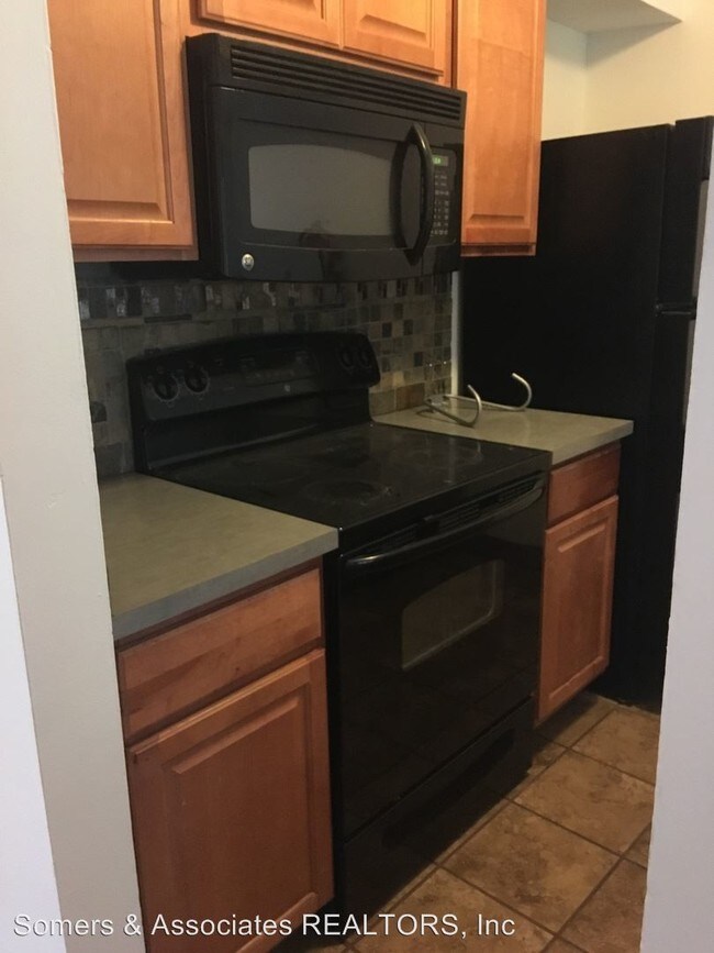 Foto del edificio - 108 Maple Dr