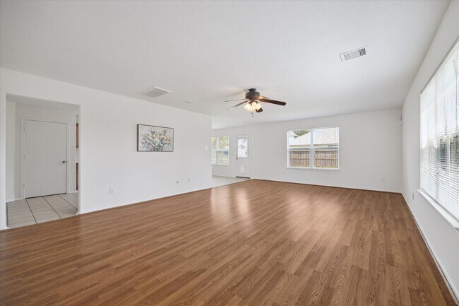 Foto del edificio - 6738 Haven Forest Ln