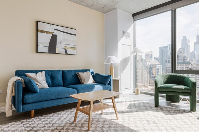 Building Photo - 460 W Chicago Ave