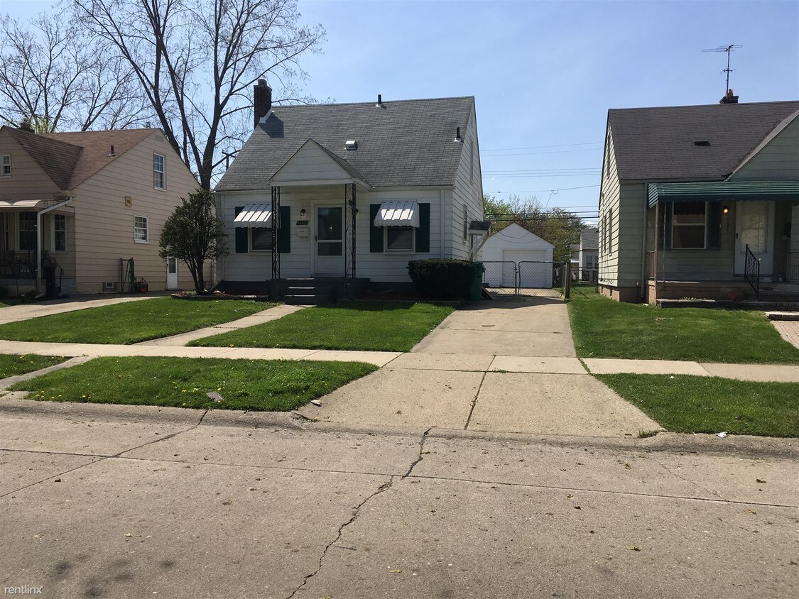 Primary Photo - 21229 Beechwood Ave