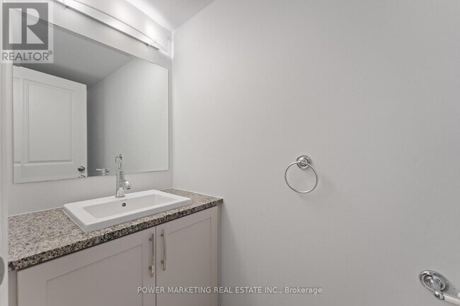 Building Photo - 875 Couloir Rd