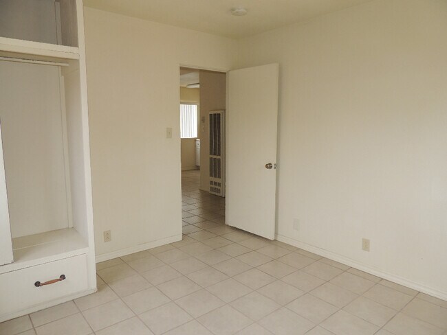 Building Photo - 10872 Stanford Ave