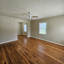 Building Photo - 124 S Franklin Blvd