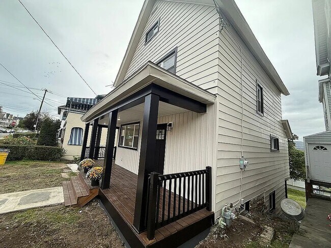 Foto del edificio - 1105 Quincy Ave