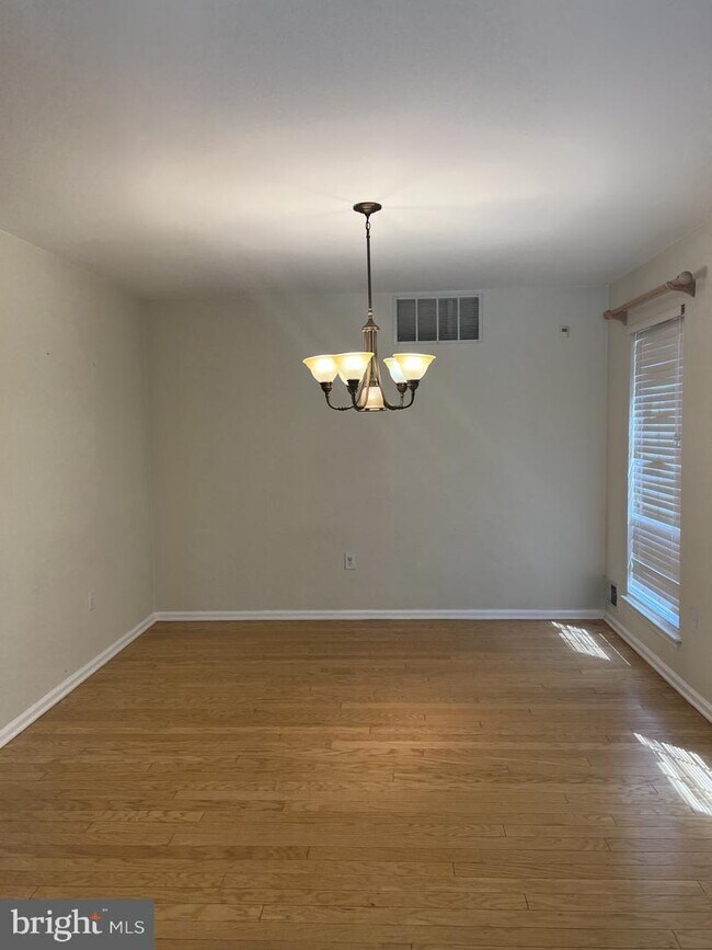 Building Photo - 301 Deer Run Ct