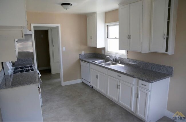 Building Photo - 2531 Truxtun Ave