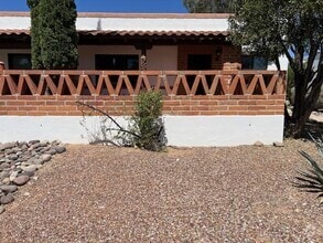 Building Photo - 102 S Paseo Quinta