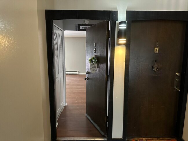 Foto del edificio - 7650 Woodview St