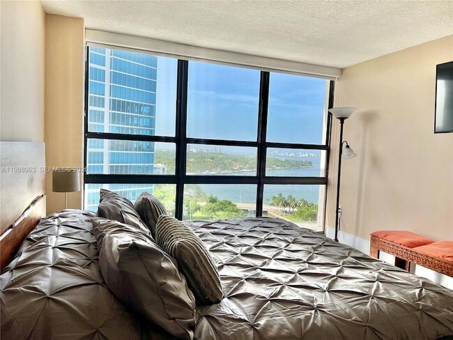 Building Photo - 600 NE 36th St