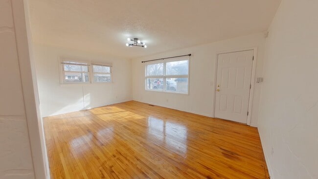 Building Photo - 2215 S Millwood Ave