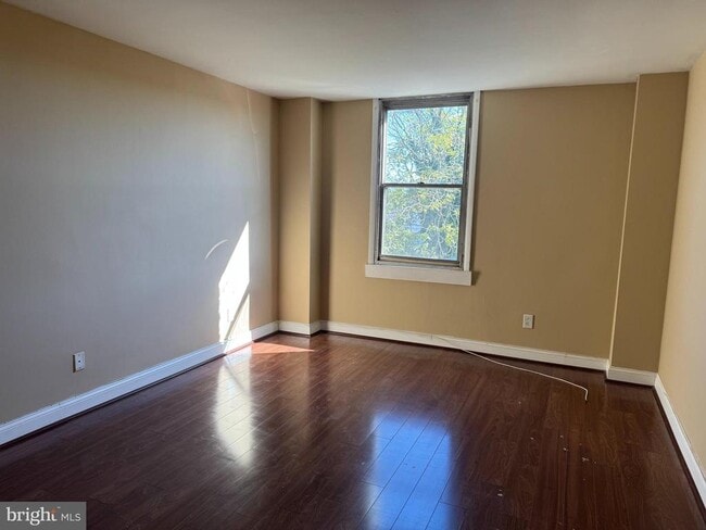 Building Photo - 4600 Duke St