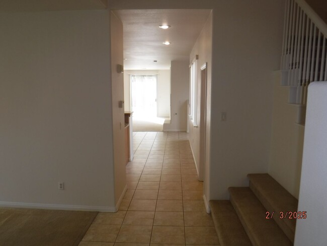 Foto del edificio - SPACIOUS 2 STORY HOME AT END OF CUL-DE-SAC