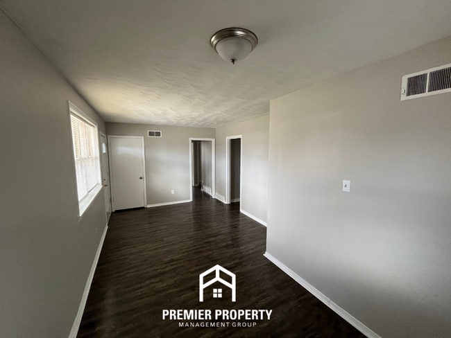 Building Photo - Spacious 4-Bedroom Memphis Home with Brick Fireplace & Fenced Backyard