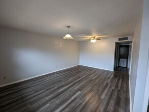 Building Photo - 1520 E Boswell St