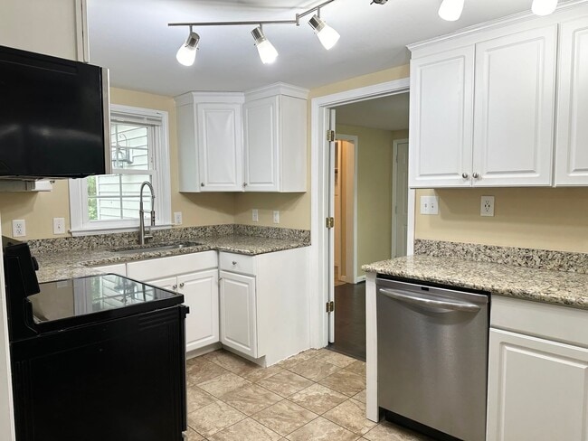 Foto del edificio - Cozy Home with a Spacious Back Yard in Garner!