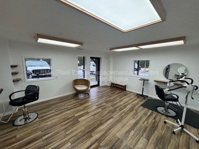 Foto del edificio - 1731 Newnan Rd