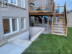 Building Photo - 55 Toporowski Ave