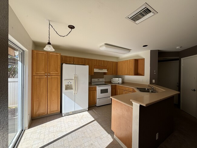 Building Photo - 91-574-574 Makalea St