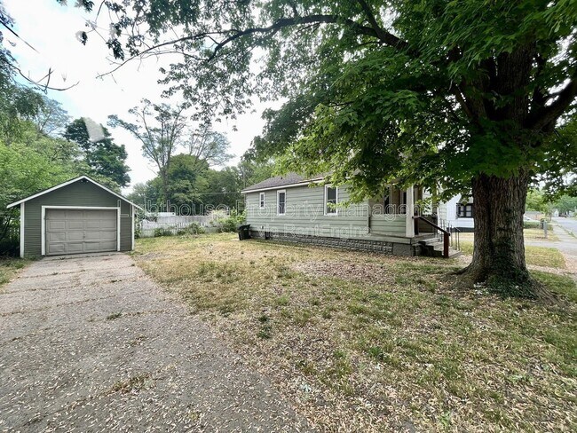 Foto del edificio - 1126 Holt St