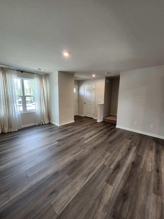 Building Photo - 116 Forthside Wy