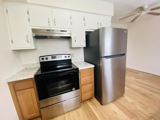 Building Photo - 978 Villa Dr