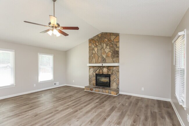 Foto del edificio - 340 Wayside Dr