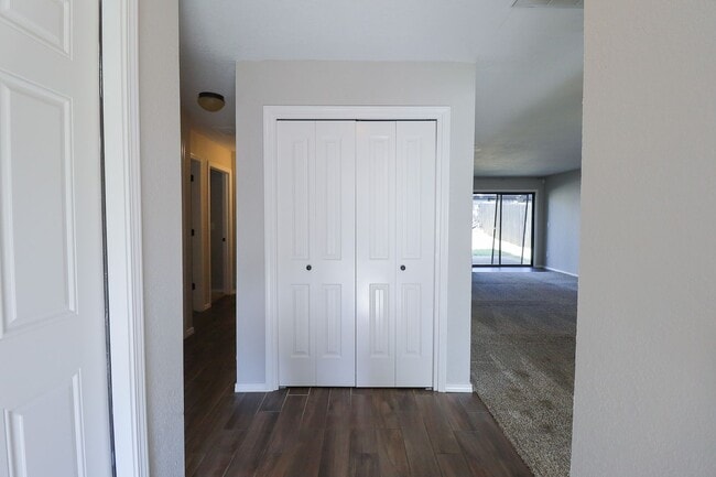 Building Photo - This Beautiful Home by Hunter Park is Wait...