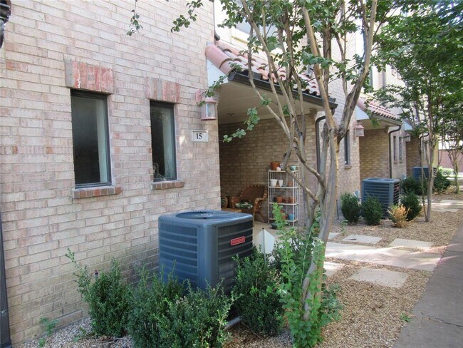 Foto del edificio - 13900 Noel Rd
