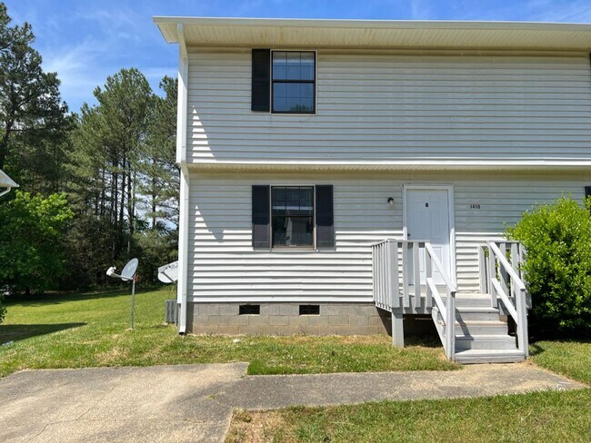 Foto del edificio - Updated 2 Bedroom Duplex in Durham