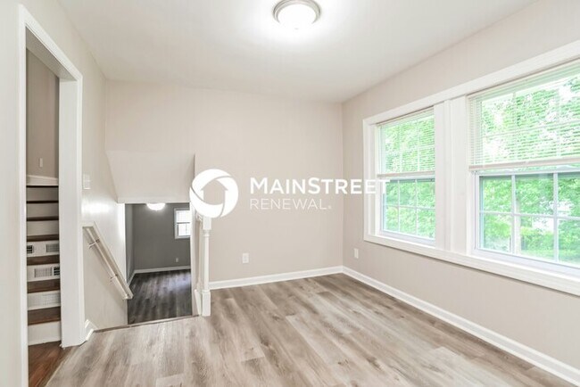 Building Photo - 4 Bedroom Pet-Friendly Home in Charlotte, NC with Main Street Renewal