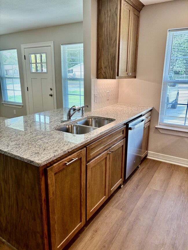 kitchen - 402 Lake Lamond Rd