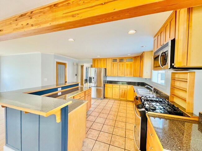 Foto del edificio - Luxurious 5 Bedroom House with 3 Car Garage!