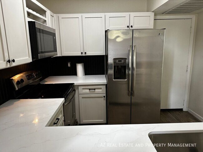 Foto del edificio - 1126 W Elliot Rd