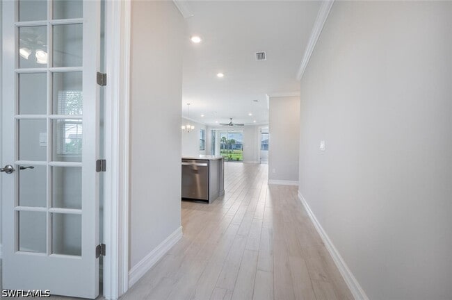Building Photo - 28093 Sanibel Sands St