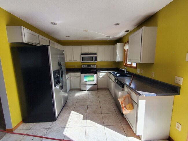 Foto del edificio - Gopher Nation Check out this 5 bedroom house with TWO massive living rooms _ Video Tour