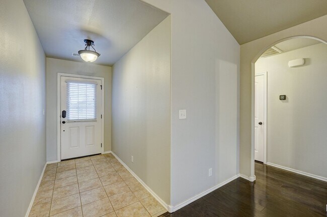 Building Photo - 10918 N 117th E Pl