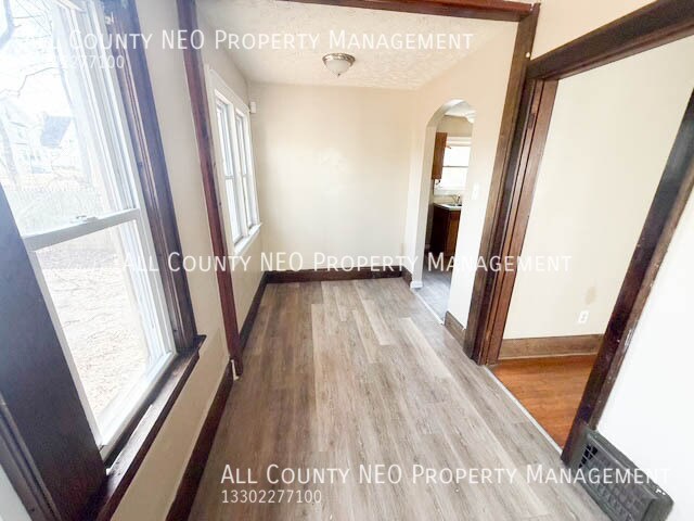 Foto del edificio - 321 Grace Ave