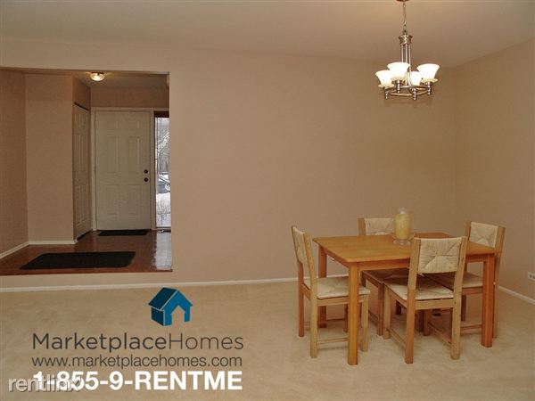 Building Photo - 922 Hidden Lake Dr