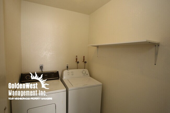Building Photo - 6245 Bellota Dr