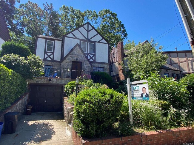 Building Photo - 181-38 Aberdeen Rd