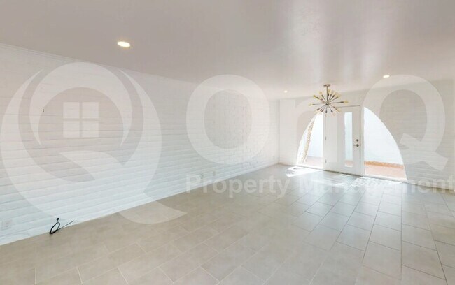 Building Photo - 619 W Las Lomitas Rd