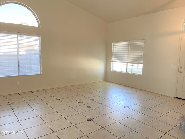 Foto del edificio - 1691 E Park Ave