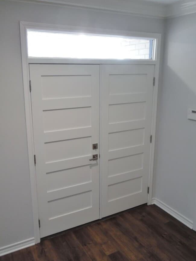 Building Photo - Wonderfully Remodeled Duplex Near River Cr...