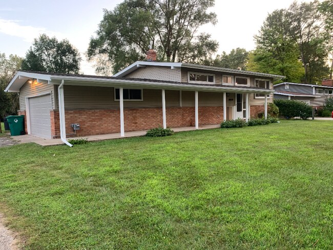 Building Photo - 2605 Little Trail Rd