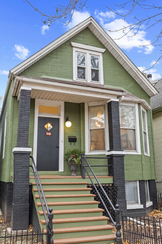 Building Photo - 2148 W Belle Plaine Ave