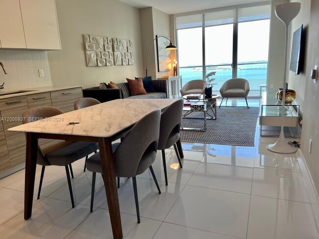 Building Photo - 1300 Brickell Bay Dr