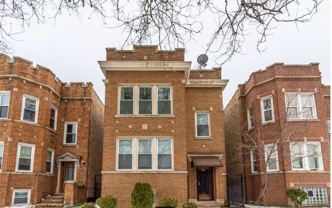 Building Photo - 4021 W Barry Ave