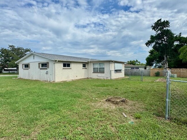 Building Photo - 3719 Warbler Dr