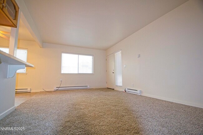 Building Photo - 4941 Catalina Dr